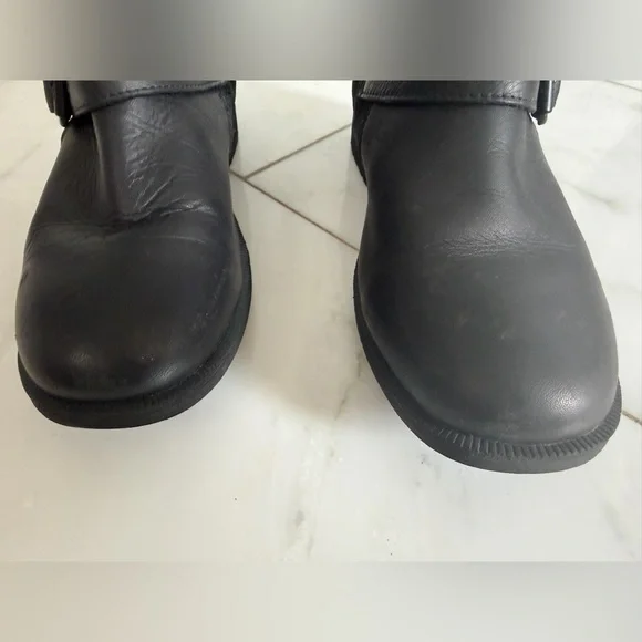 UGG Australia Wilde Combat Moto Black Leather MidTop Buckle Zip Boot Women’s 9.5 - Picture 4 of 10